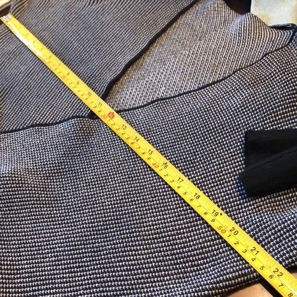 Made with ❤️ Comfy cross-front long sleeved tweed look sweater - Picture 10 of 10